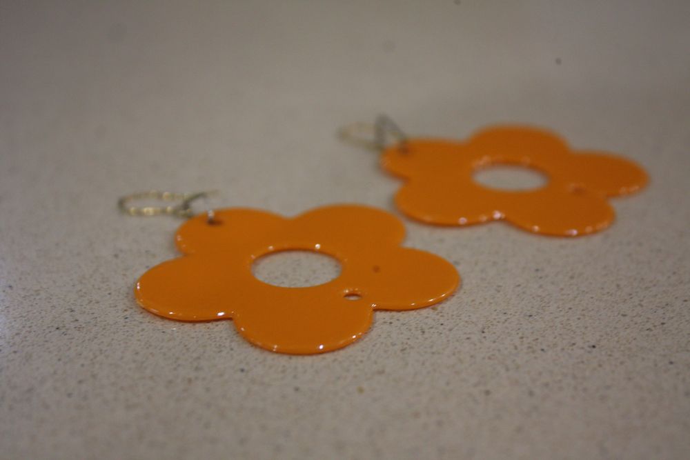 Conjunto flores laranja brincos + colar