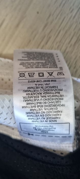 Adidas L.       .