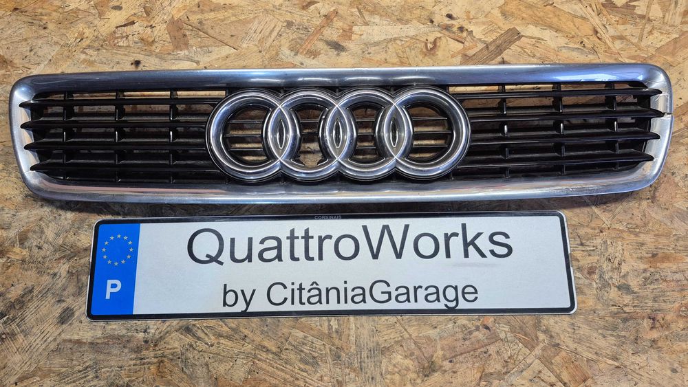 Grelha Capô Original Audi A4 B5 8D Facelift Preto Brilho com Cromados 1995 a 2001