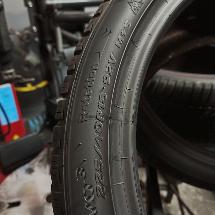 225/40/18 XL Sprzedam komplet opon zimowych Hankook
