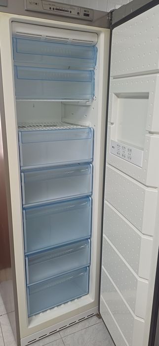 Arca congeladora vertical Balay