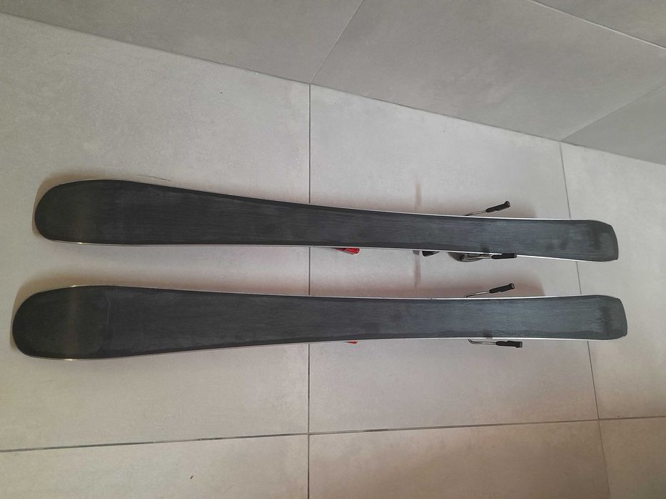 VENDO SKIS de criança Quechua (100 cm) - Só 60 eur
