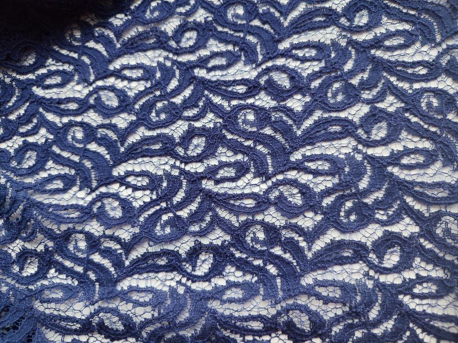 Маленька акуратна синя сукня