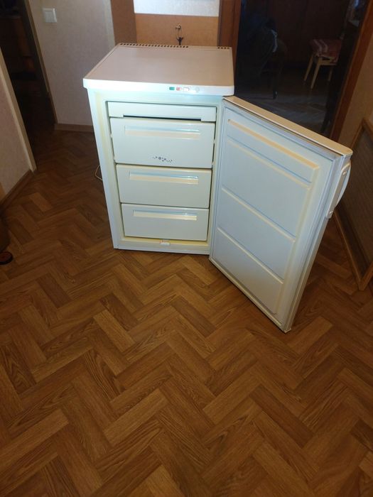 Морозильна камера Zanussi
