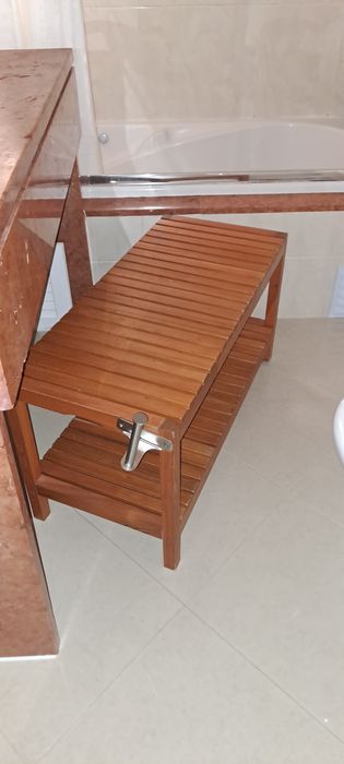 Sapateira  em muito bom estado