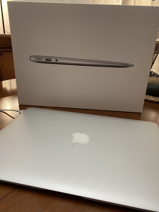 MacBook Air425079330078074881