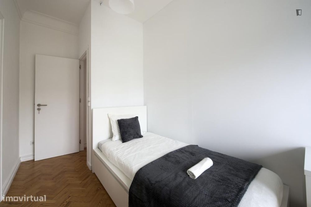 Quarto - localizado em Entrecampos Lisbon