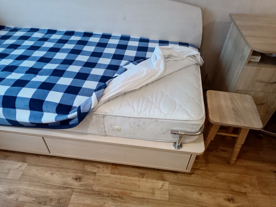 Продається кімната в гуртожитку.