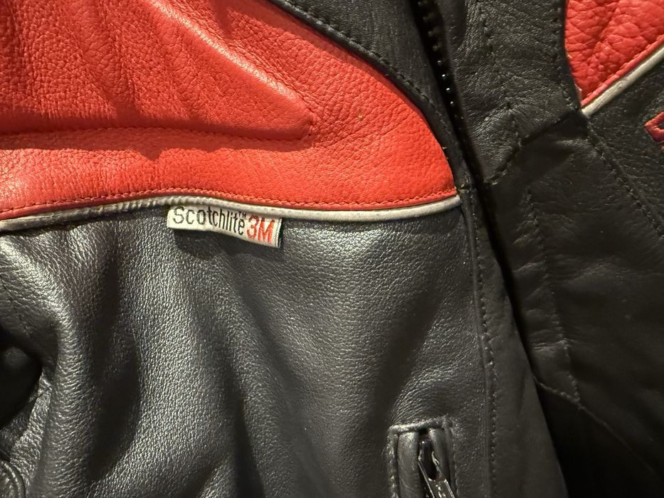 Jaqueta de Mota em Couro Richa (Preto/Vermelho) – Tam. 52 (L)