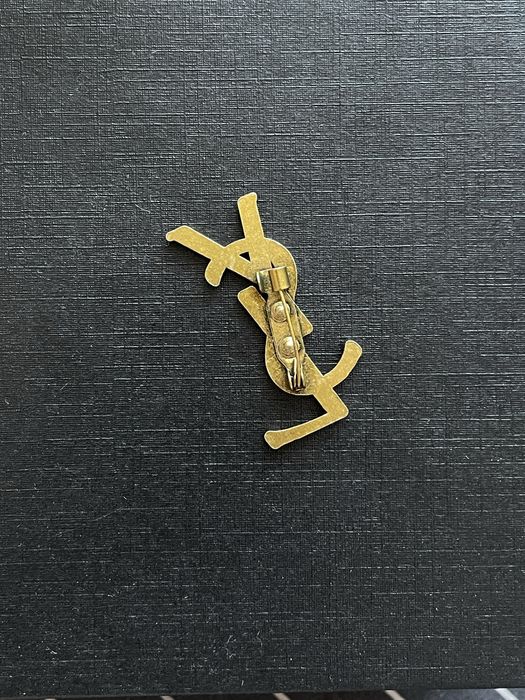 Брошка в стилі ysl