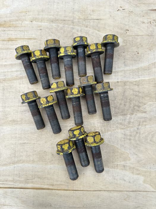 Болт John Deree 19H3343