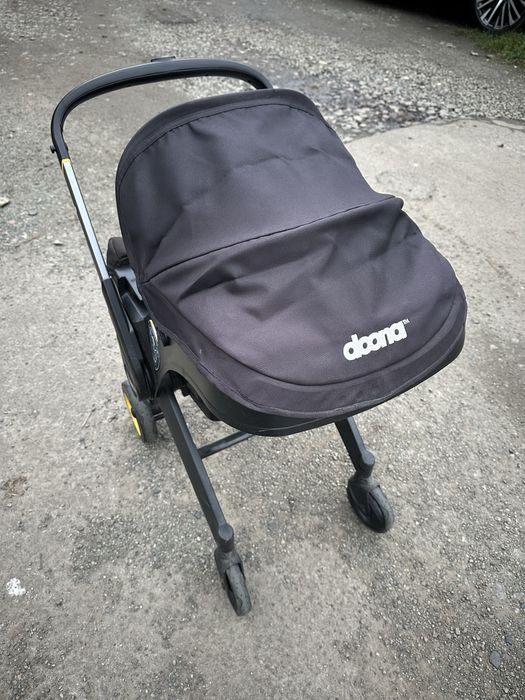Автокрісло-коляска Doona з базою