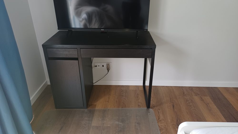 Secretária de quarto