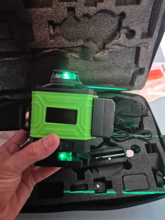 Nivel laser autonivelante 16 linhas verdes com tripe512473501784483842