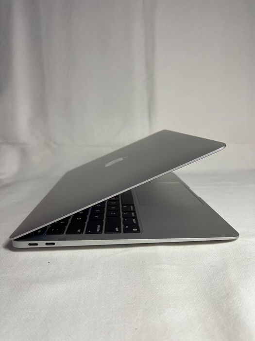MacBook Air 13" 256gb (M1, 2020, 100%АКБ) a2337