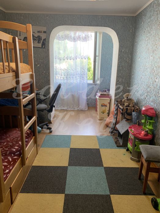 Продам 2-х кімнатну. КВАРТИРУ+ РЕМОНТ, ЦЕНТР, Комора 25м2 с.РЕВНЕ