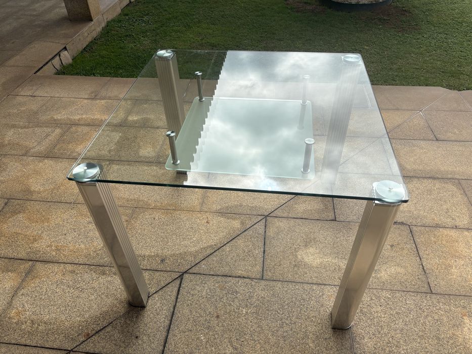 Mesa de cosinha 1x1 em vidro ……………………