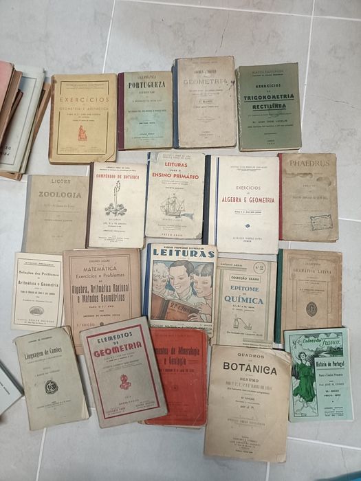 Livros escolares antigos