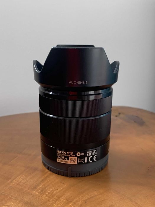 Objetiva Sony SEL1855 com Steadyshot e parasol incluido