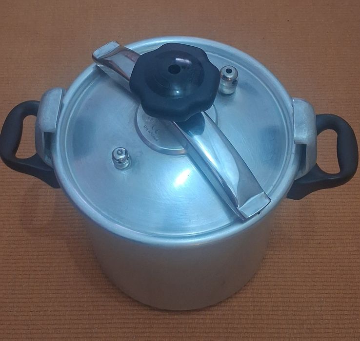 Panela de Pressão CELAR - 8 Litros