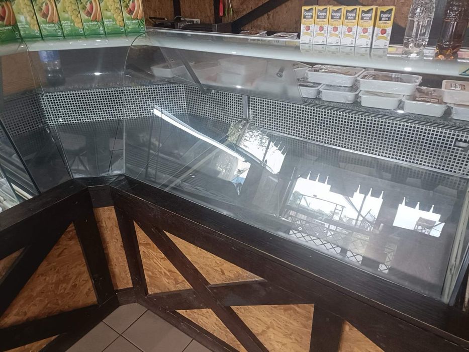 Продам холодильные витрины б/у