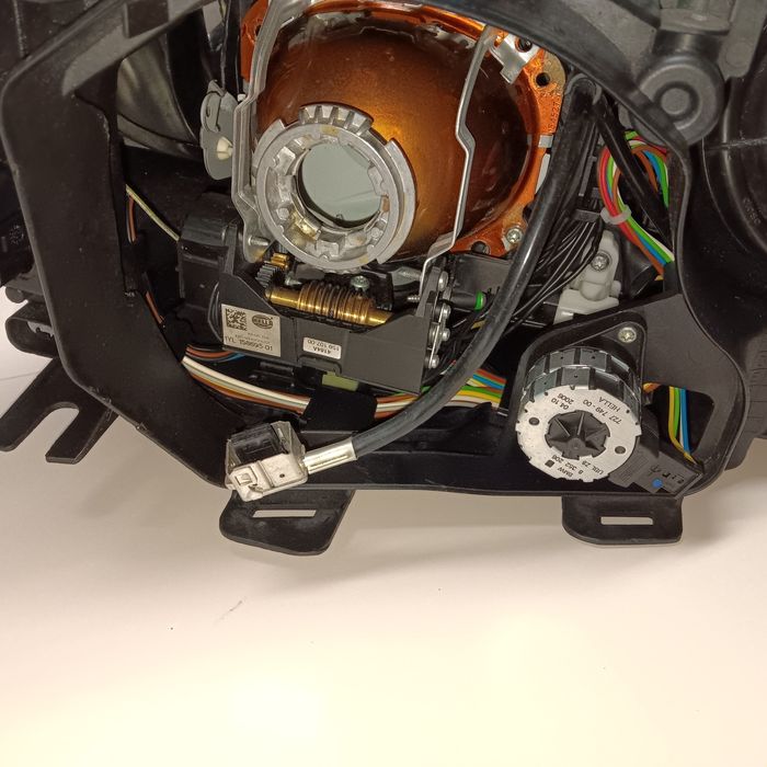 Komplet lamp BMW E60 bi-Xenon skrętny Europa