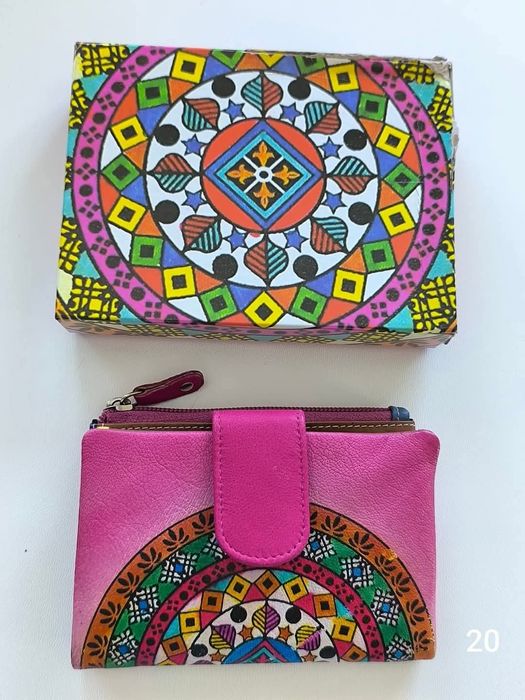 Carteira em pele 
Novo na caixa 
Tamanho 14*10