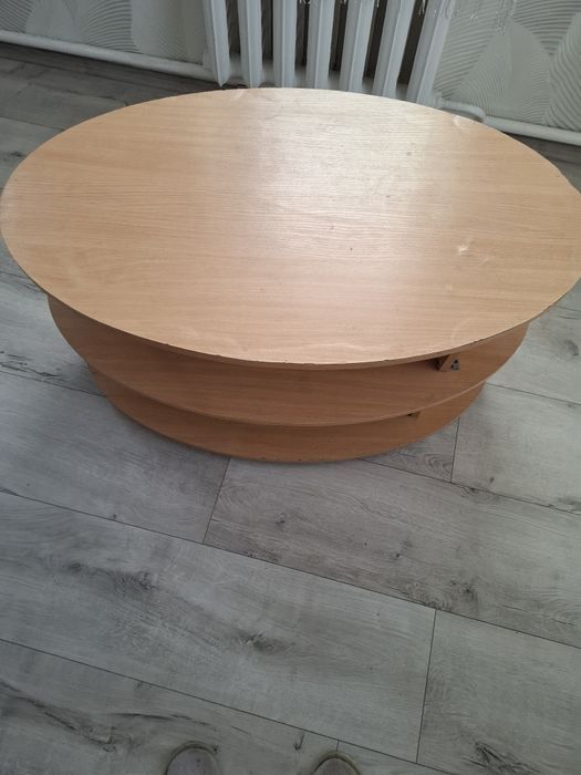 Продам журнальний столік на колесиках