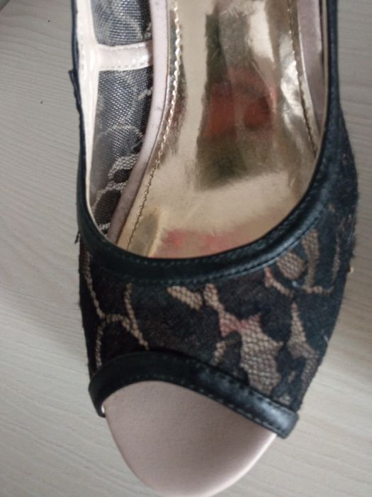 Туфли с открытым носком