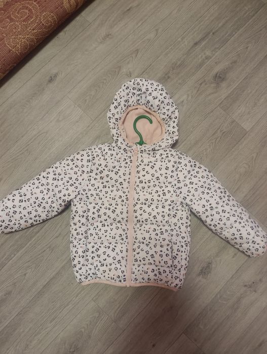 Продам куртку на дівчинку в гарному стані теплюча від George 2-3 роки