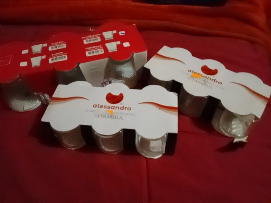 Conjunto de copos para bebidas espirituosas ou licores