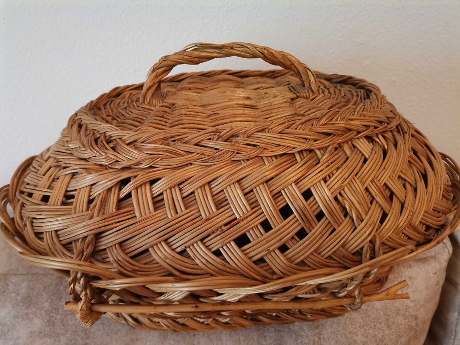 Cesto em verga com tampa