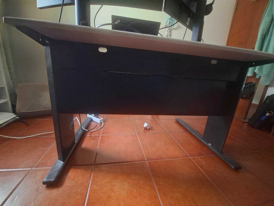 escritório com estrutura metálica desmontável