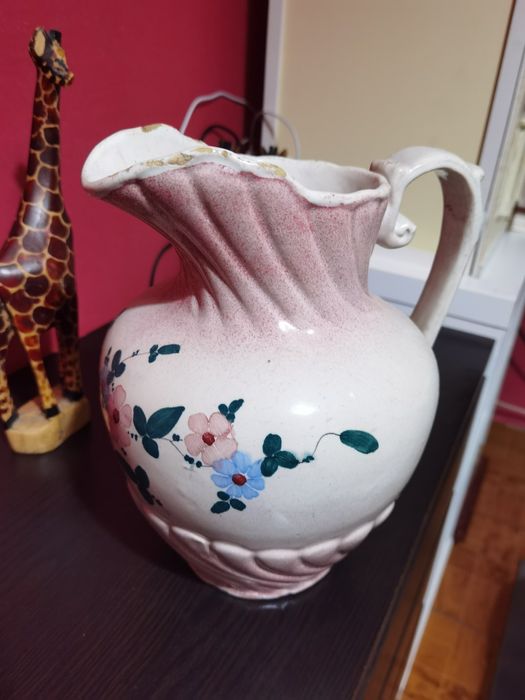 Jarra antiga em bom estado