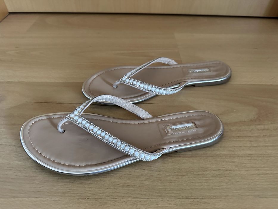 Chinelos Brancos Nº 39