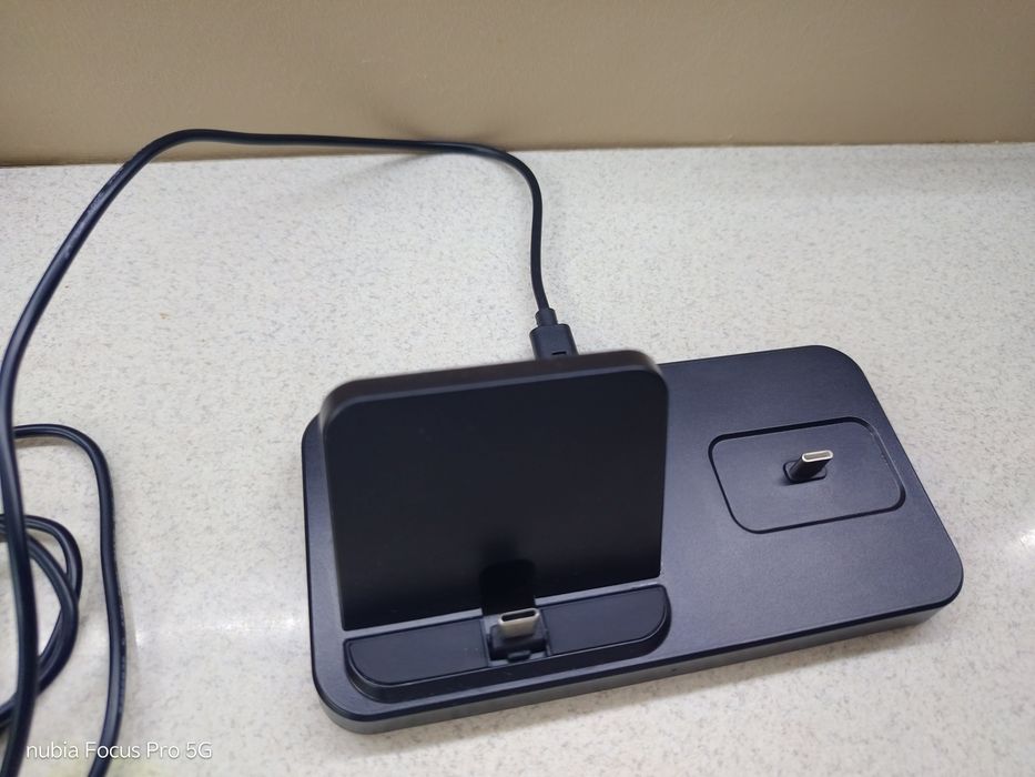 Stacja ładowania telefonu 2 in 1