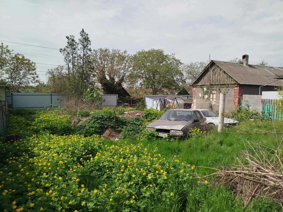 Участок с домом  в самом центре Великодолинского