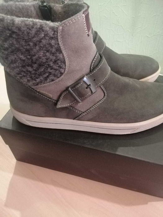 Продам демисезонные  ботинки