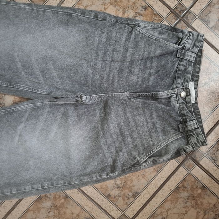 Jeansowe spodnie Baggy Stradivarius