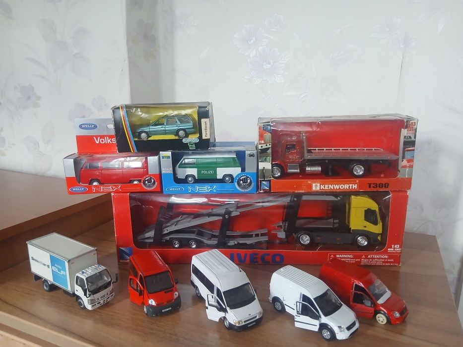 Ford Volkswagen Renault Isuzu 1/43 cararama hongwell Welly schabak