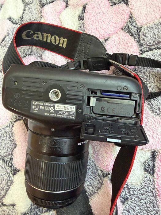 Фотоапарат Canon EOS 1100D