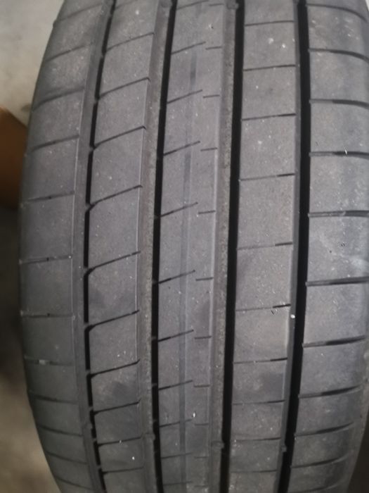 Pneus 215/45/17 goodyear