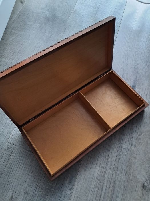 Szkatułka/ drewniana w stylu cepelii