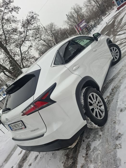Автомобіль Lexus NT 200T