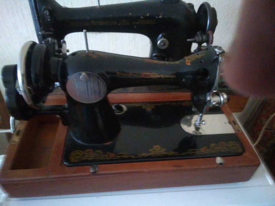 Швейна машинка "Подолка"