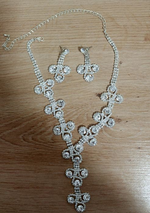 Продам Кольє та сережки