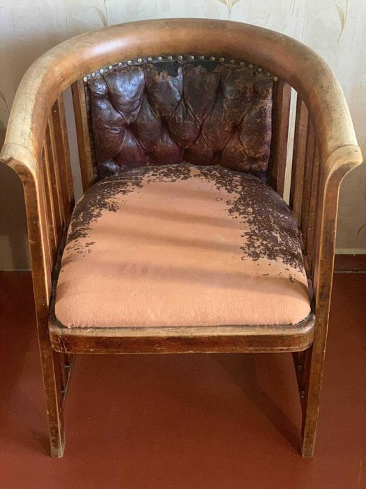 Старовинне крісло фірми Jacob & Josef Kohn (кін 19 сторіч)