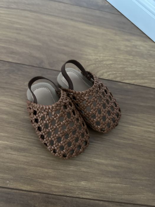 Гарненькі босоніжки на дівчинку НОВІ