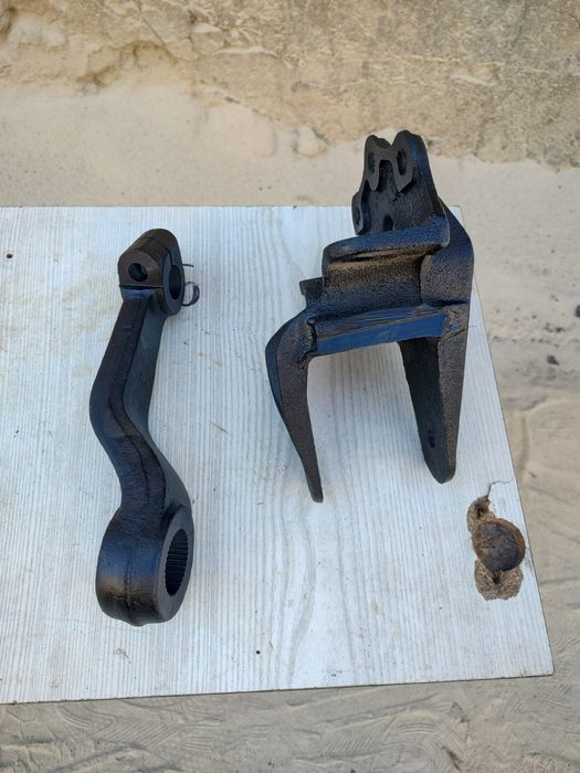 Кронштейн ресори ЗІЛ 130 передній. Рульова сошка Зил 130