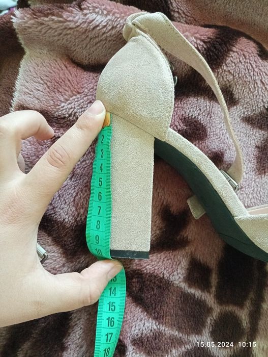 Продам босоніжки 40 розмір